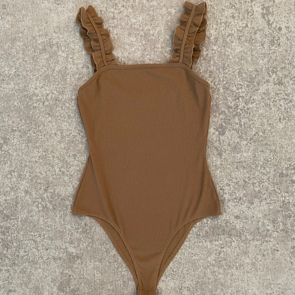 Pink Lily Ribbed Ruffle Strap Tan Bodysuit (S)
